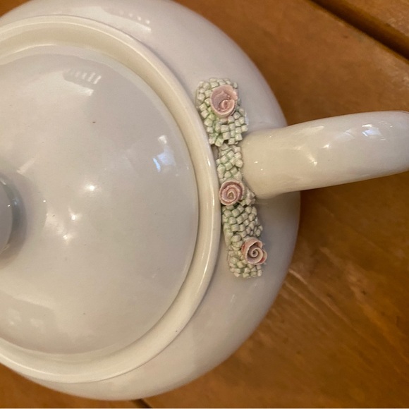 Myra McDonnell 1970 Roses Tea Set - Picture 9 of 12